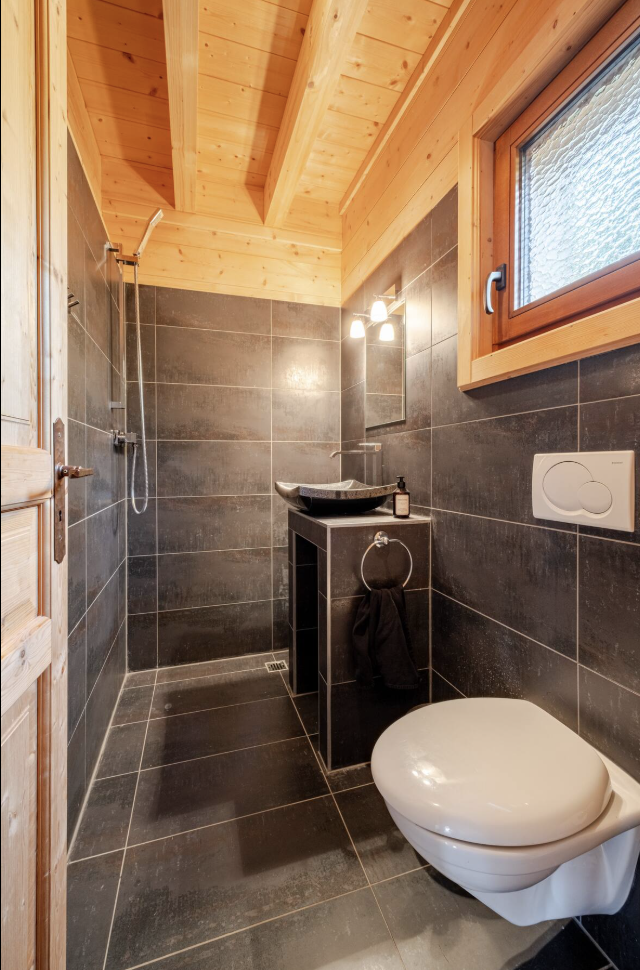 Modern 4BR Chalet